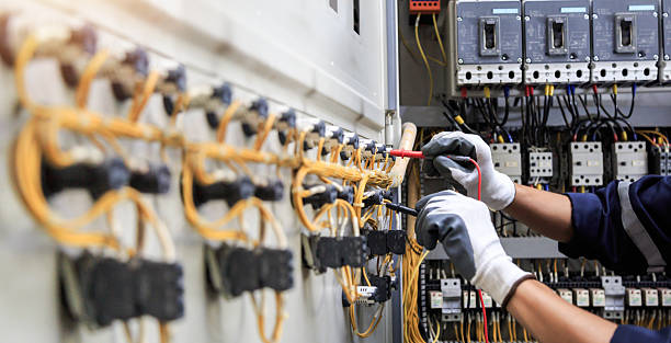 Professional Electrician technician working in Farmington, IL